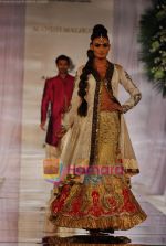 Model walks the ramp for Manish Malhotra at Aamby Valley India Bridal Week day 5 on 2nd Nov 2010 (85).JPG